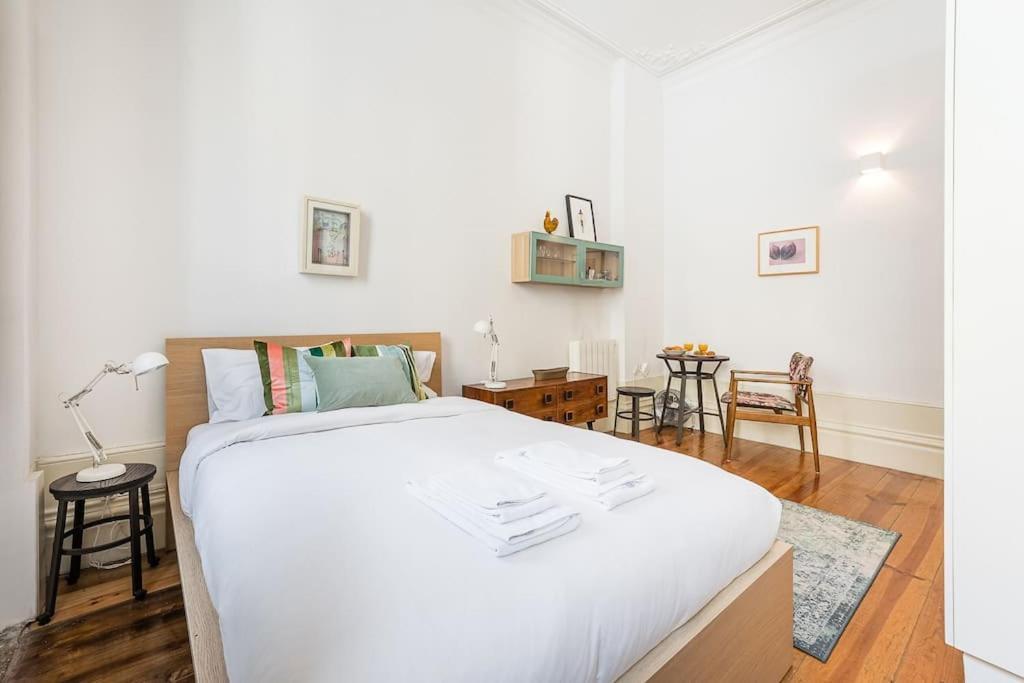 Lovely Studio In Campanha Apartment Porto Luaran gambar